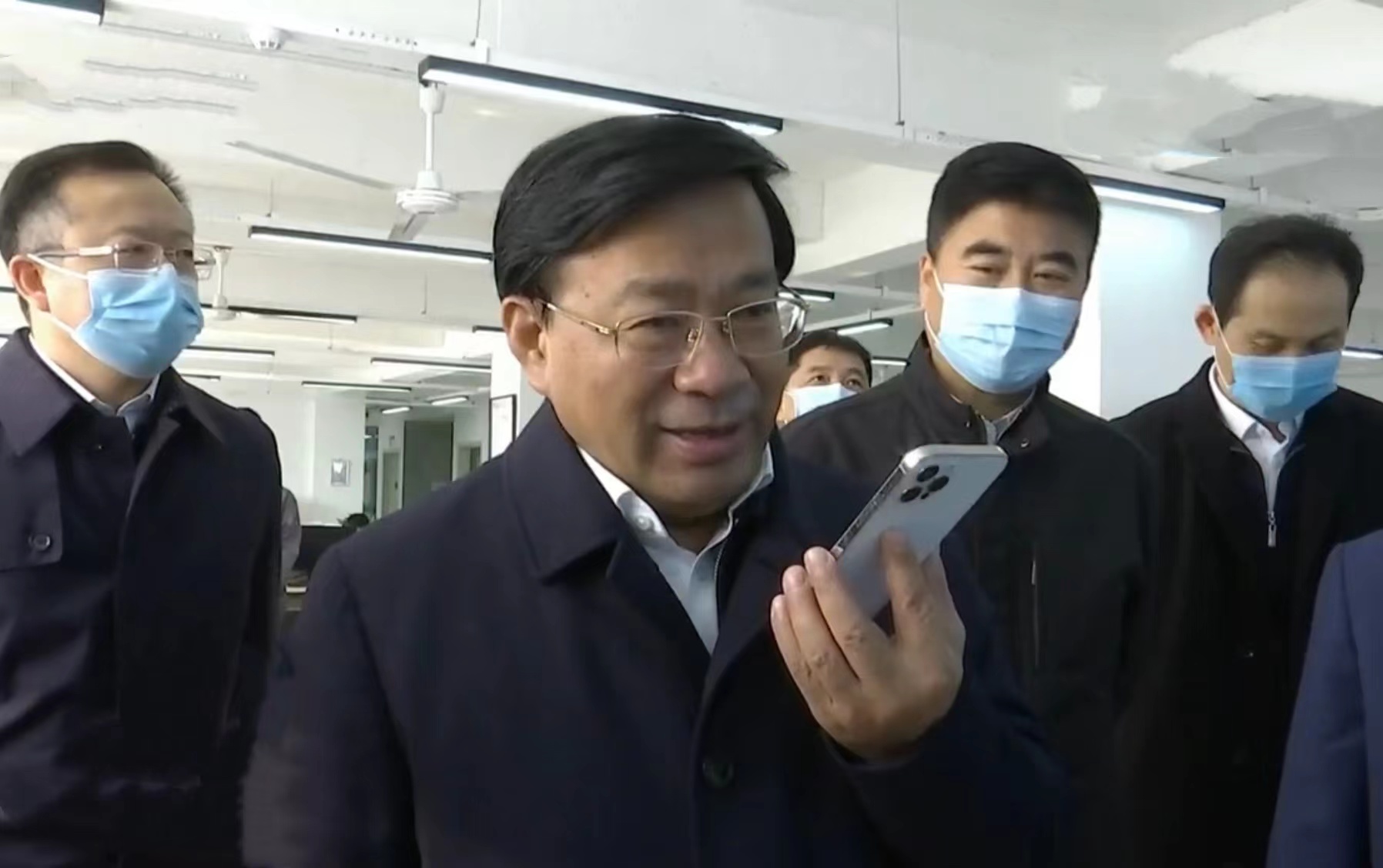 19 吉林省委副书记、省长韩俊莅临欧博ABG官网伊通供热 2021.11.2.jpg