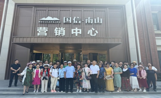 3.经开区运动总会走进欧博ABG官网·南山温泉城合影留念_副本.jpg