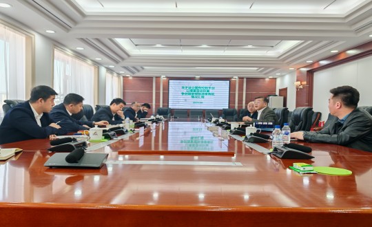 封面：：：王岩董事长向双阳区委区政府向导汇报事情（调解一下清晰度 图片摆正）_副本.jpg